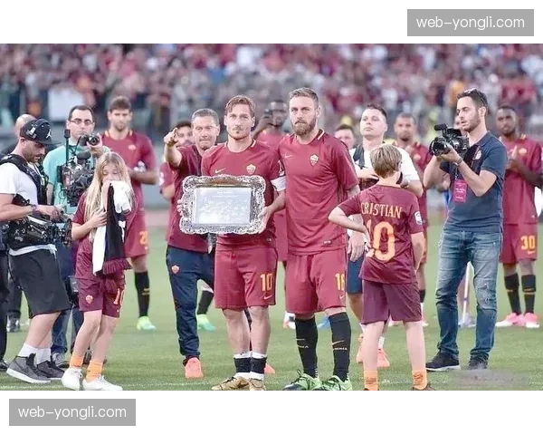 罗马传奇托蒂证实回归谈判:沟通推进中,球迷待佳音 罗马传奇托蒂证实回归谈判:沟通推进中,球迷待佳音